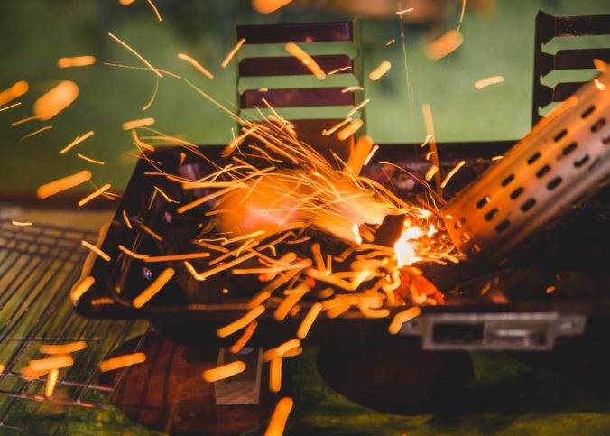 Como o endurecimento por precipitação melhora os metais